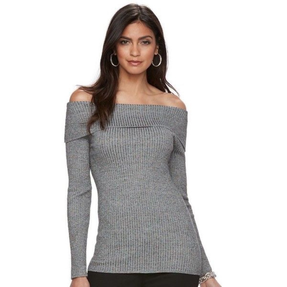 Jennifer Lopez | Off shoulder top | Medium